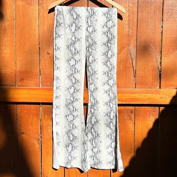 line up Pants - Super cute snakeskin flare pants - stretchy - comfy - NWOT